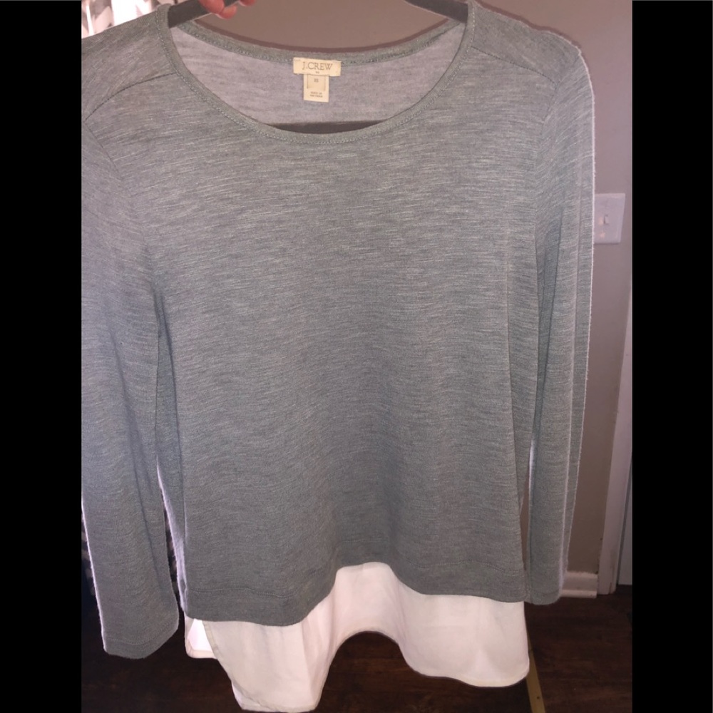 Ladies XS light sweater/shirt.